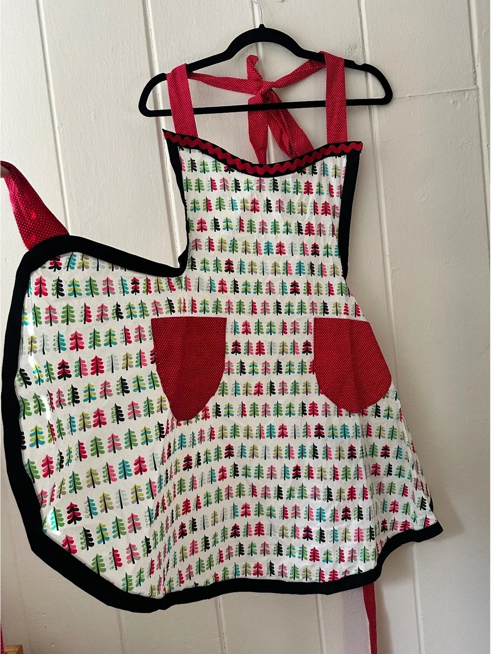 Full Apron with Sweetheart Neckline Contrast Trim and Pockets Handmade Size M